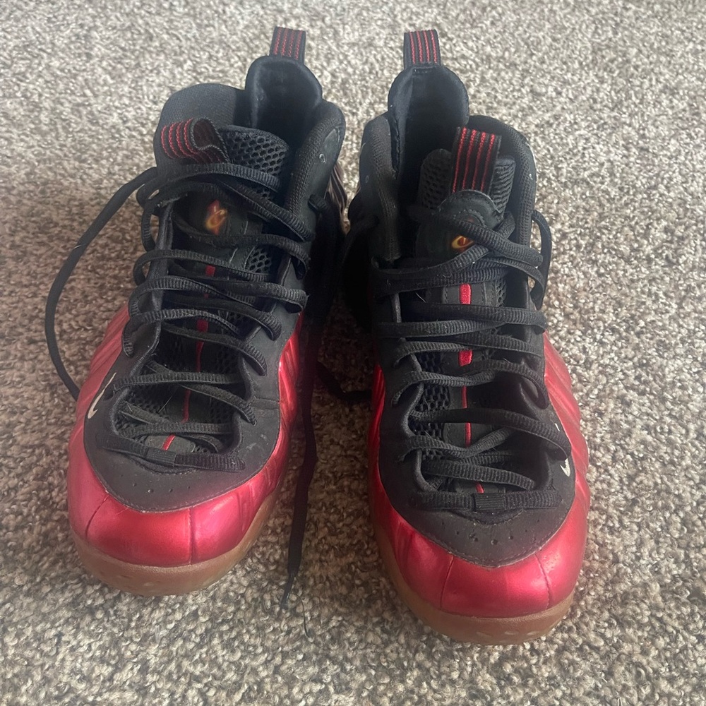 Men’s Nike Foamposite sneakers size 11 red and black - Picture 3 of 11